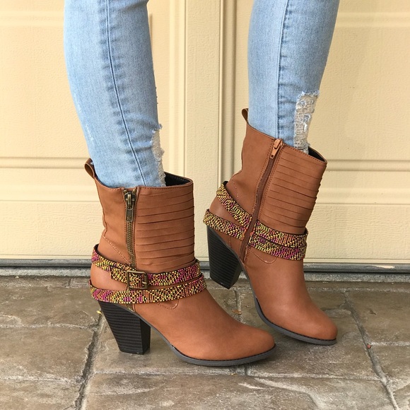 NIB Tan Boho Chic Beaded Belted Embellished Boots - Picture 2 of 8